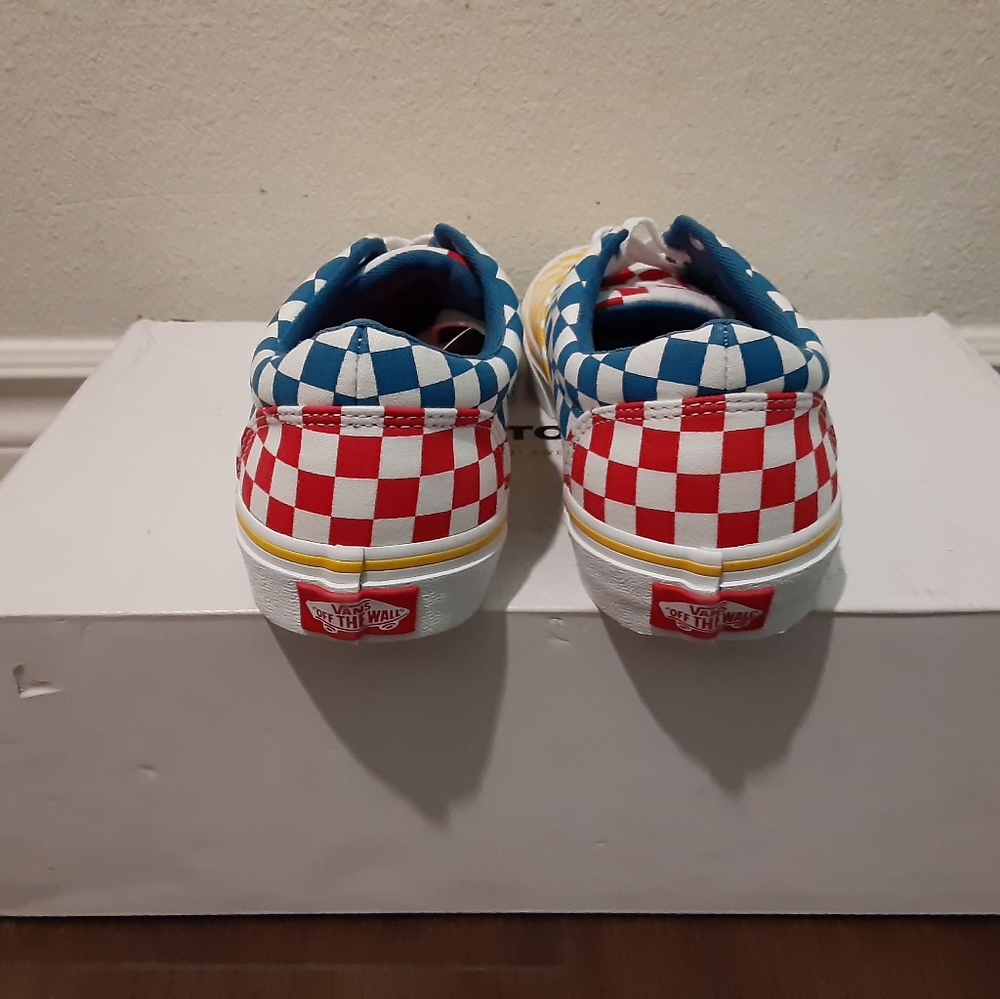 Vans - Picture 2 of 4